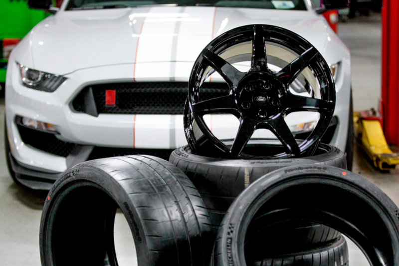 Illustration for article titled The Shelby GT350R's Super Light Carbon Fiber Wheels Use NASA Techology